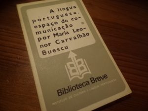 A língua portuguesa, espaco de comunicação / Maria Leonor Carvalhão Buescu. - Lisboa : Instituto de Cultura e Lingua Portuguesa, 1984