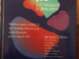Educação: Um Tesouro a Descobrir de Jacques Delors