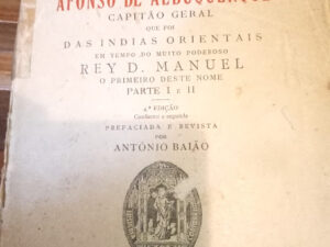 Comentários do grande Afonso de Albuquerque, Capitão Geral que foi das Indias Orientais em tempo do muito poderoso rey D. Manuel, o primeiro deste nome. 4. ed. conforme a segunda, prefaciada e rev. por António Baião