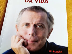 Nunca Te Distraias da Vida de Manuel Forjaz