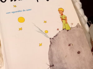 O Principezinho de Antoine de Saint-Exupéry; Tradução: Joana Morais Varela