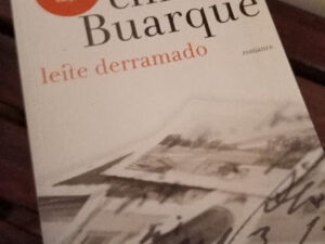 Leite Derramado Livro de bolso de Chico Buarque