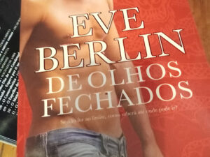 De Olhos Fechados de Eve Berlin; Tradução: Inês Pimentel