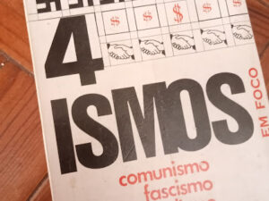William Ebenstein - 4 ismos em foco: Comunismo, Fascismo, Capitalismo, Socialismo 2.ª ed., Brasília, 1974. 342 pp.
