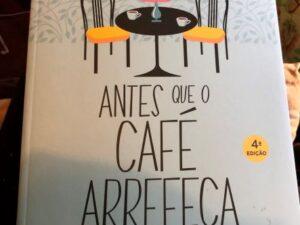 Antes que o Café Arrefeça de Toshikazu Kawaguchi; Tradução: Maria Helena Sobral