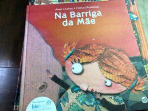 Na Barriga da Mãe de Florian Rudzinski e Anne Crahay