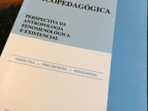 Clínica psicopedagógica : perspectiva da antropologia fenomenológica e existencial : medicina, psicologia, pedagogia  Autor:	 Lopes, Guimarães