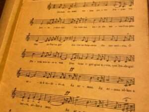 Duas Partituras do Huno Nacional, para a Mocidade Portuguesa.